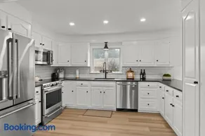 Stay On The Cape Vacation Rentals: Immaculate Home 2 Acres Short Walk To Beach - Image 4