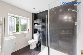 Luxury House in Hertfordshire - Image 2