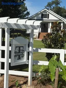 Taylor's Place - Image 1