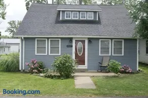 A spacious getaway on Orchard Island - Image 1