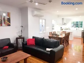 4 bedroom house - Walk to Southbank - Image 2