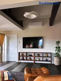 Charming Family Retreat Villa with a private Hot Tub - Image 4