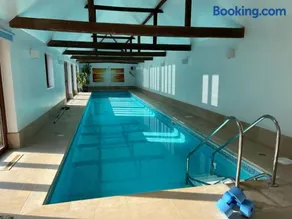 The Clock Tower & Dairy - Two x 2 Bed Barns with Indoor Pool - Image 4