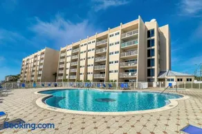 Beach House Condominiums D102 - Beachfront with Pool, Wi-Fi, & Beach Service - Image 2