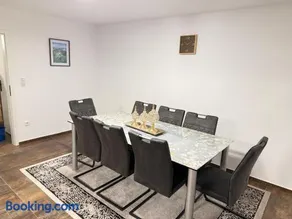 Deluxe Haus - Image 3