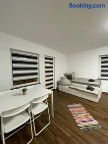 3 Wohnungen in einem Haus, ideal bis 14 Personen - Image 4