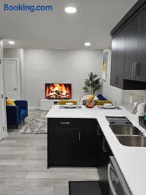 Cozy and Luxurious 2 bedroom Suite in SouthWest, AB - Image 3