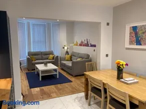 Exceptional 5 bed house near City Centre - Image 3