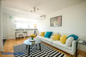 Hendrix Bridge Apartment - Image 3