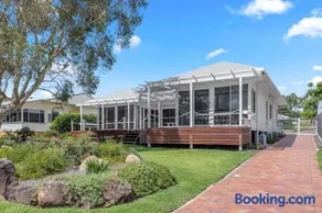 Esplanade Ease - Absolute Beachfront in Hervey Bay - Image 2