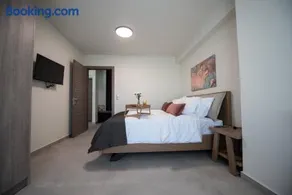 N & M Suites - Image 4