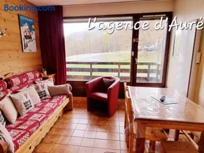 Appartement charmant 46m² pour 6 pers, proche pistes et commerces, balcon exposé Est - FR-1-755-13 - Image 1