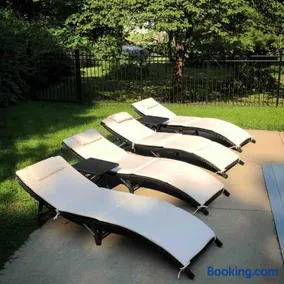 909 & Vine Photo Worthy Home With Pool - Image 3