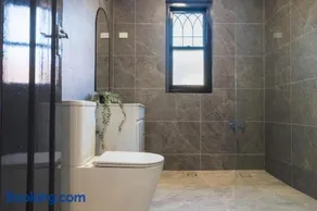 Cozy Spanish-Inspired Stay in Liverpool CBD - Image 3
