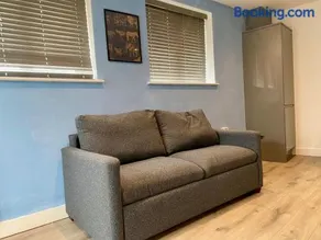 Apartment 6 - Image 3