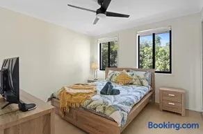 Hawks Nest Hideaway | Spa, BBQ, Bikes & Pool Table - Image 2