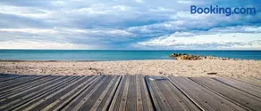 Azure blue stopover - Image 1