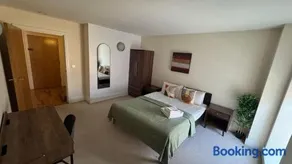 One Bed Serviced Apartment near South Bank by MySquare - Image 1