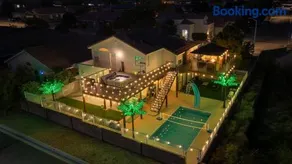 Swimming Pool! Hot Tub, Ping-Pong & Pool Table - Image 1