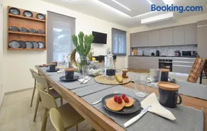 4 Bedroom Gorgeous Home In Massarosa - Image 3