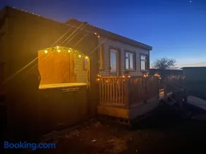 Cuddles & Bubbles Cozy Cabin with jacuzzi spa hot tub - Image 1