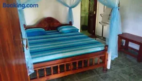 Lagoon Inn - Image 1