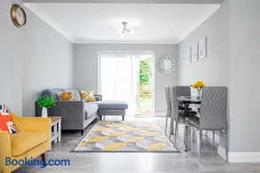 Stunning Place, close to Windsor & Heathrow & Private Parking - Image 1