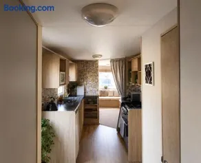 Beachside 3 Bed Caravan with Deck & Outside Seating Mablethorpe - Image 2