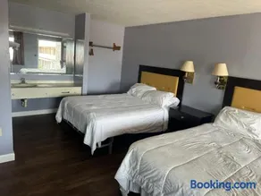 Holiday Motel - Image 2