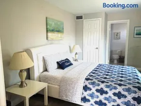 Pasadena suite with private entrance - Image 2