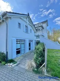 2,5 Zimmer Ferienwohnung Fehmarn mit eigenem Parkplatz - Image 1
