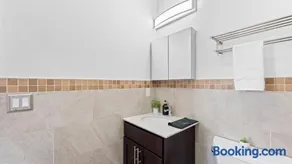 Luxury Retreat Walk 2 PATH NYC in Mins Parking - Image 3