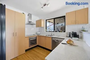 Family Home with Pool, Canal Access, Sleeps 9 - Image 5