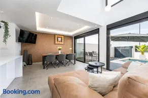 R-40-B Luxury Villa with pool - Image 3