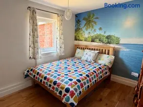 Oris Hut Stylish Ensuite Room Near Luton Airport - Image 3