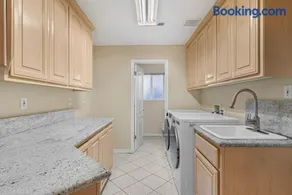 10481 Quiet Cozy 3B 3BA in a Prime Location in Cupertino - Image 4