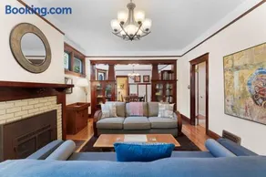 3BR Home Large Kitchen Mins To DwnTwn - Image 3