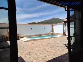 LA CASA DE ELENA - Image 2