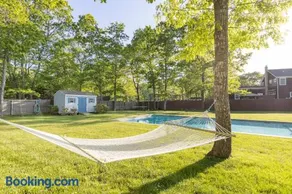 Luxurious Hamptons House with Heated Pool & Grill - Image 2