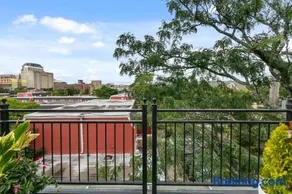 King & Queen 2BR Near Yale & Wooster Square - Image 1