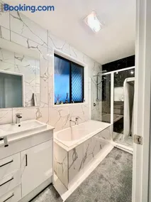 Noble place in Loganlea - Image 4