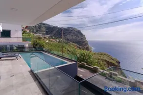 GuestReady - Madeiran oasis with ocean view - Image 3