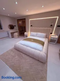 Woodroyd Spa Suites - Image 2