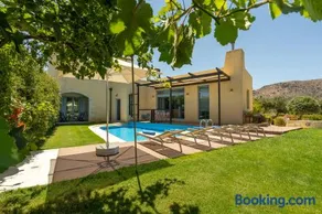 Calma Seaside Villa - Image 1