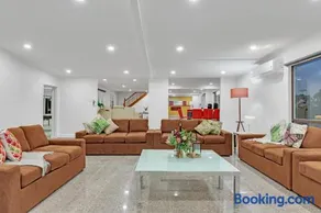 Space and Privacy near Airport, Groups Friendly - Image 4