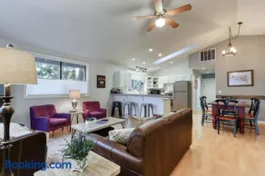 Perfectly Placed Plum Cottage - Image 4