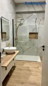 Ducal Guest House - Image 2
