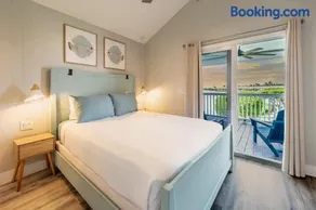 Blue Waters Stay - 2BR 2-5BA Coastal Villa - Image 3
