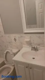 Room in a Beach House with King Size bed in a landlord hosted three bedroom apartment - Image 2