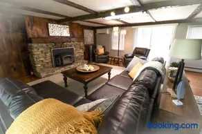30-acre Family Farmhouse-Creek Fire Pit & Theater Near Codorus - Image 4